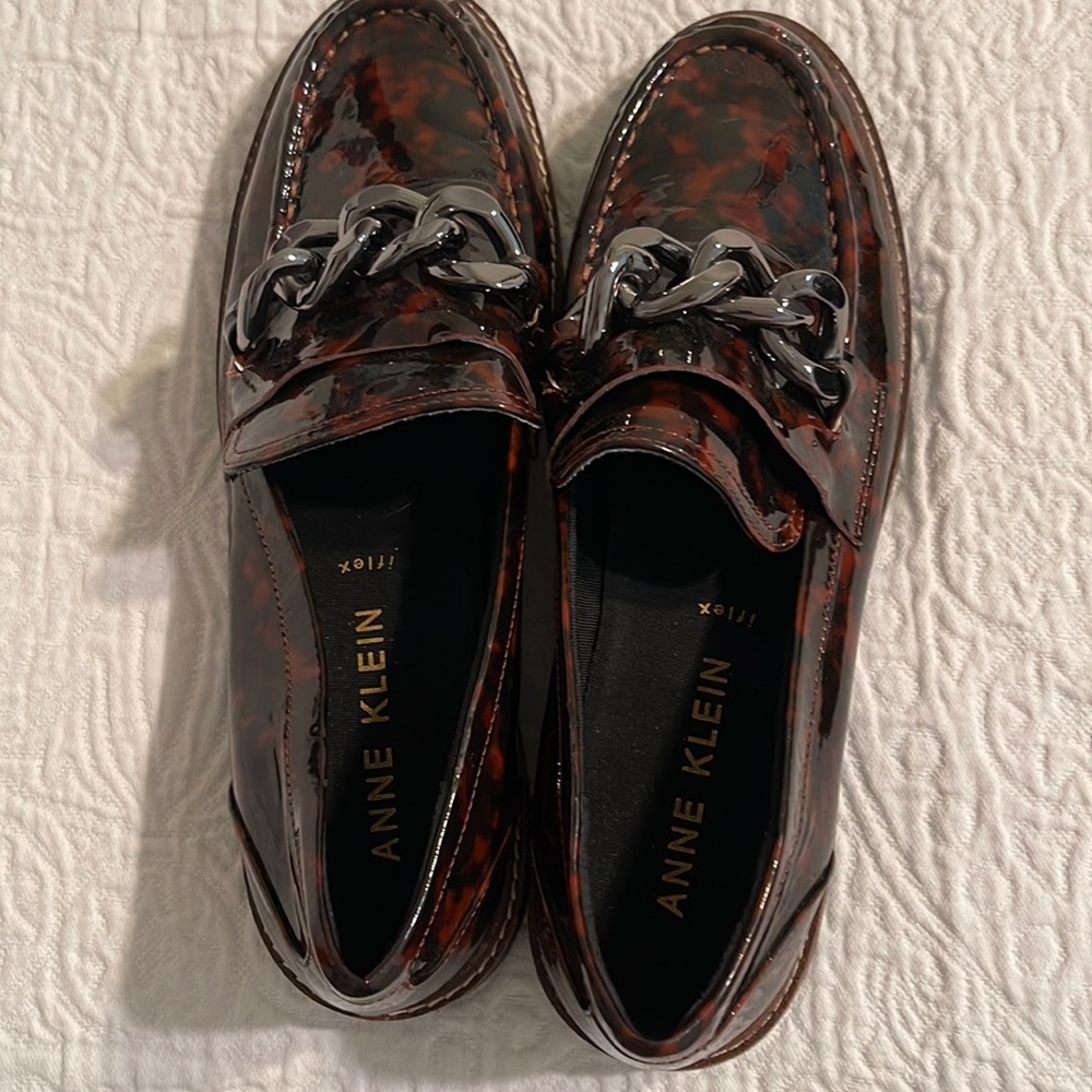 NWOT size 10 Anne Klein flex PU animal print leather loafers